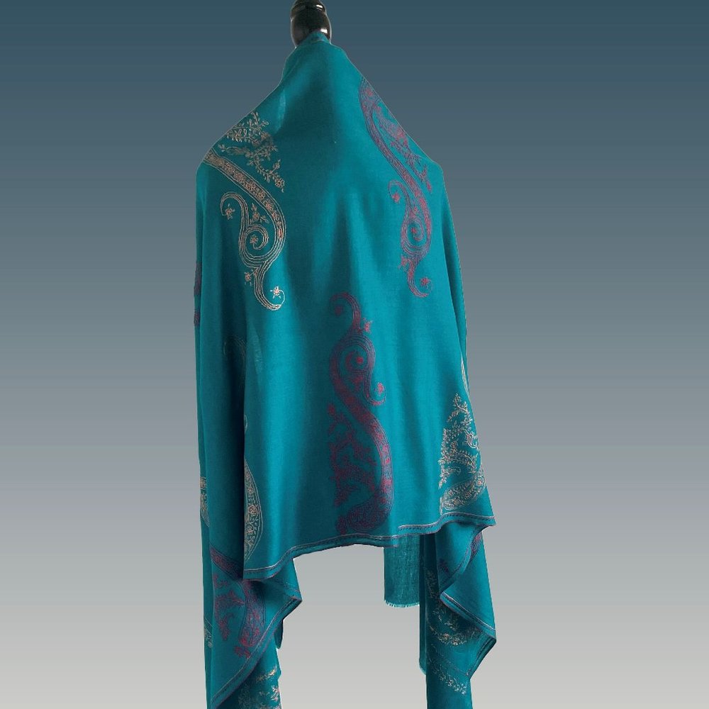 unique wool scarves, Stylish winter scarves, Best winter scarves, versatile scaf